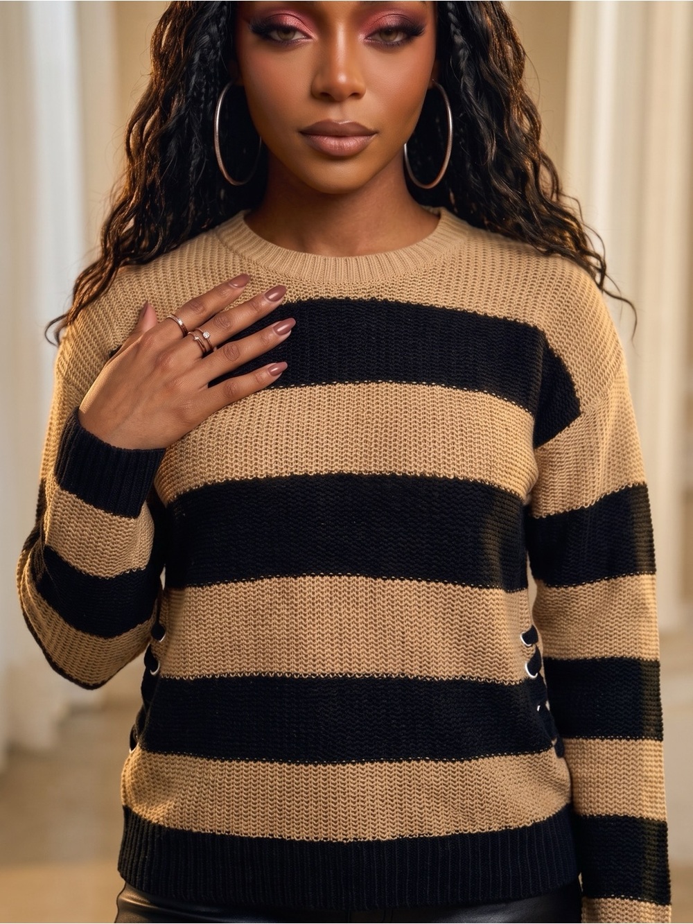 Chunky knit Crewneck Sweater Beige & Black Stripe Womens Size Medium long sleeve